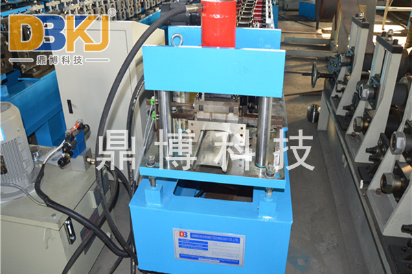 卷簾門成型機